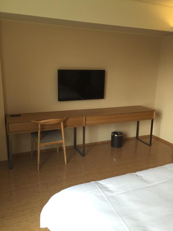 Ji Hotel Jinan Quancheng Square Εξωτερικό φωτογραφία